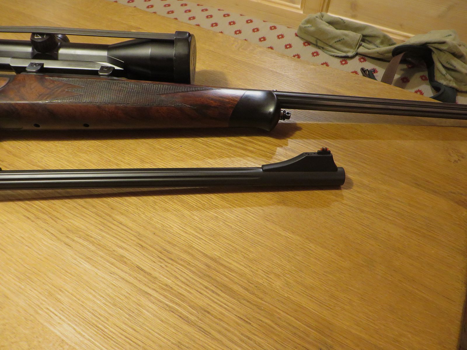 Blaser R93 Attache Holzklasse 7 z lufcami w kalibrze 6,5x57 i wymiennym lufą 30.06