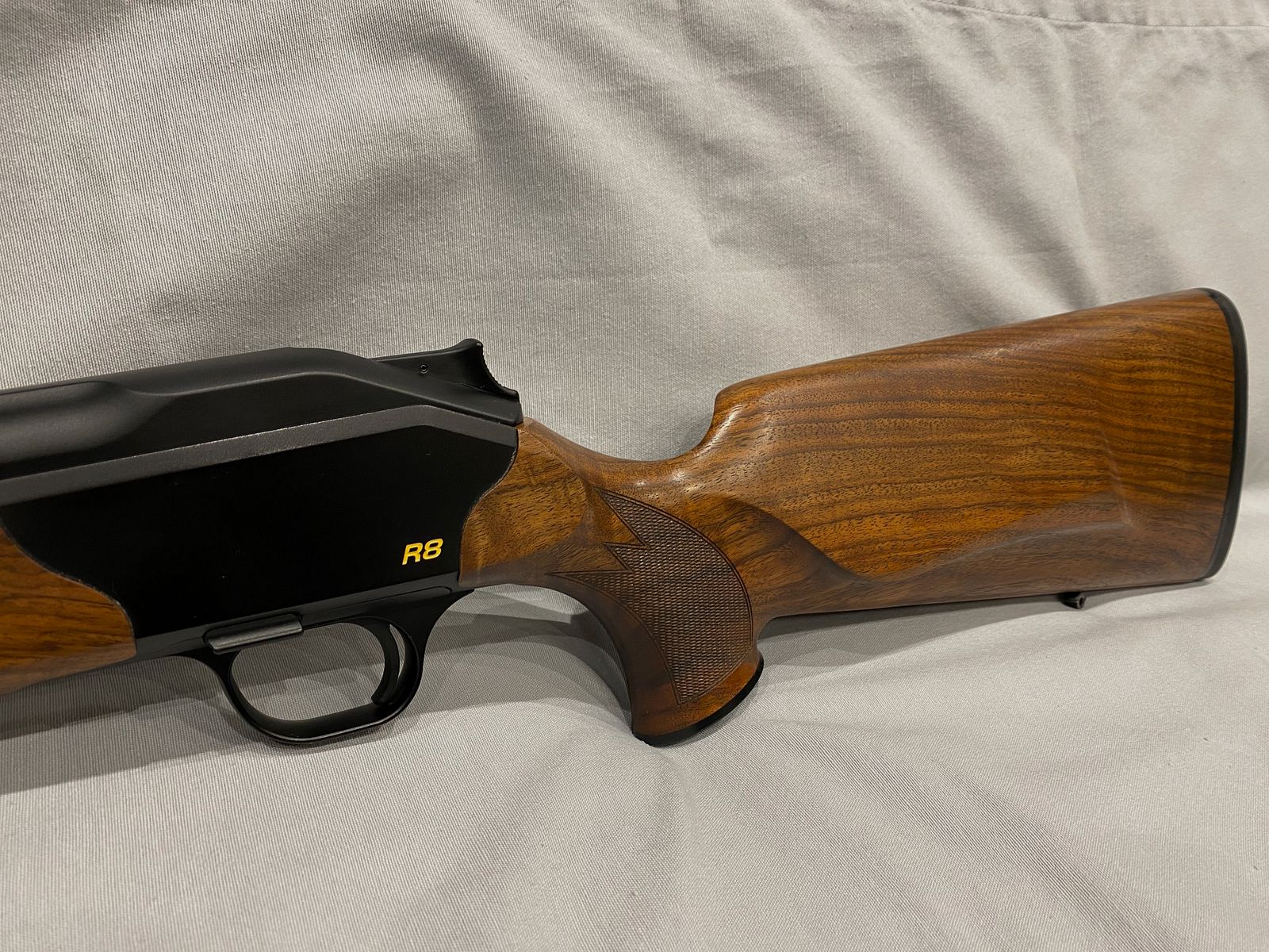 Blaser R8 Standard, Holzschaft, schwarzer Systemkasten