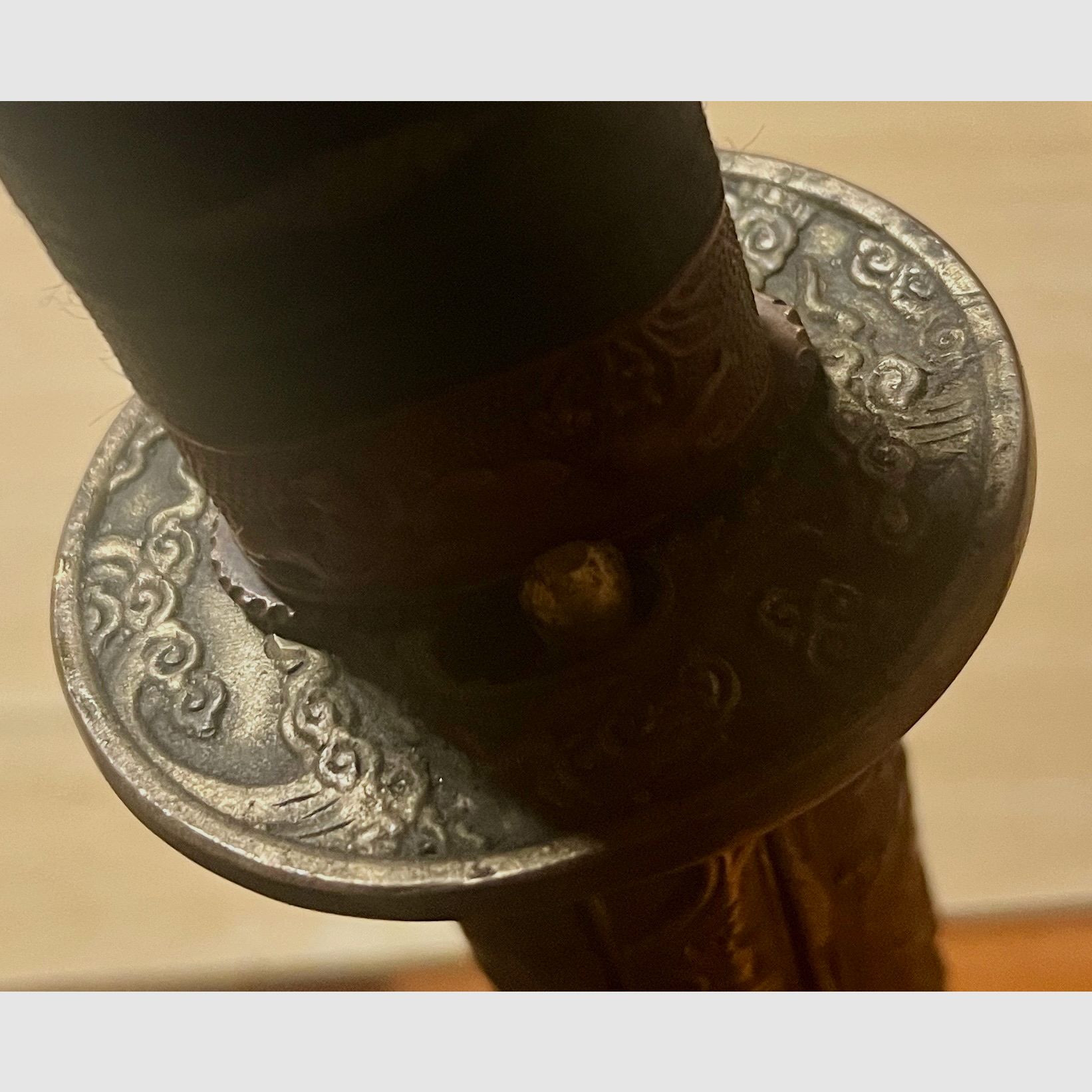 Authentisches japanisches Offizierskatana (Shin-guntō Typ 98) aus dem Zweiten Weltkrieg mit signierter Kanemune-Klinge.