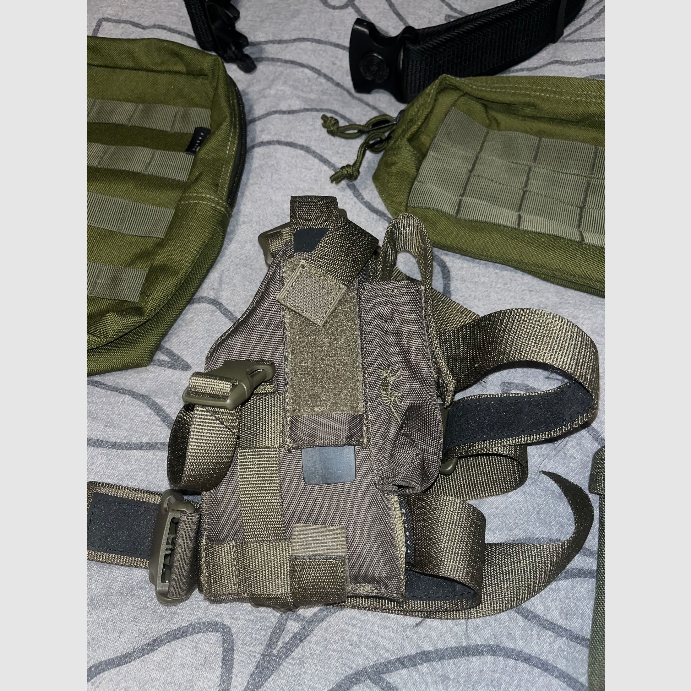 Ausrüstungsset 3 Taschen, Pistolenholster und Einsatzgürtel