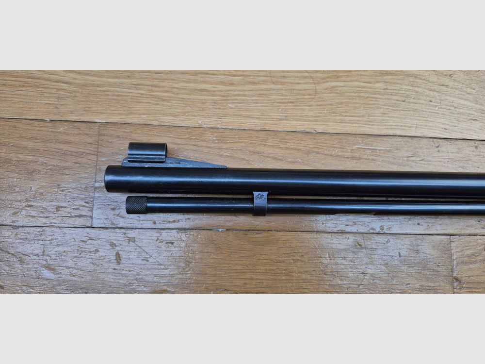 Sehr schöne Unterhebelrepetierbüchse Marlin Golden 39A – Kaliber 22LR – 10 Schuss + 1 in 22LR – Sehr schöne „JM“-Fertigung von 1962 – zerlegbar oder „Take-down“ – Mikrorillen-Lauf – Mechanischer und ästhetischer Zustand hervorragend – Stahlmontage mit Monope X2.5 Zielfernrohr mit Absehen Nr. 1 – Wunderschöne Spaßwaffe und für kleine Jagd – TBE++, Bild 46 von 47