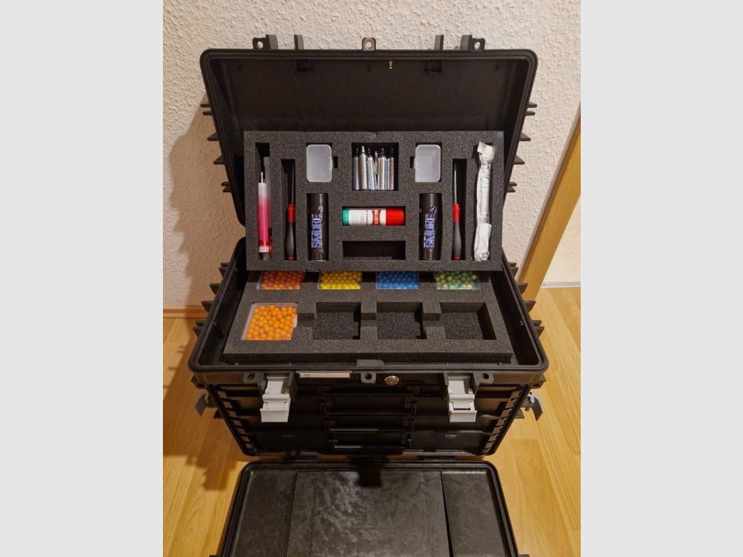 RAM-Kurzwaffen-Sammlung, Walther P99;   Glock 17 GEN5;   Colt Revolver 