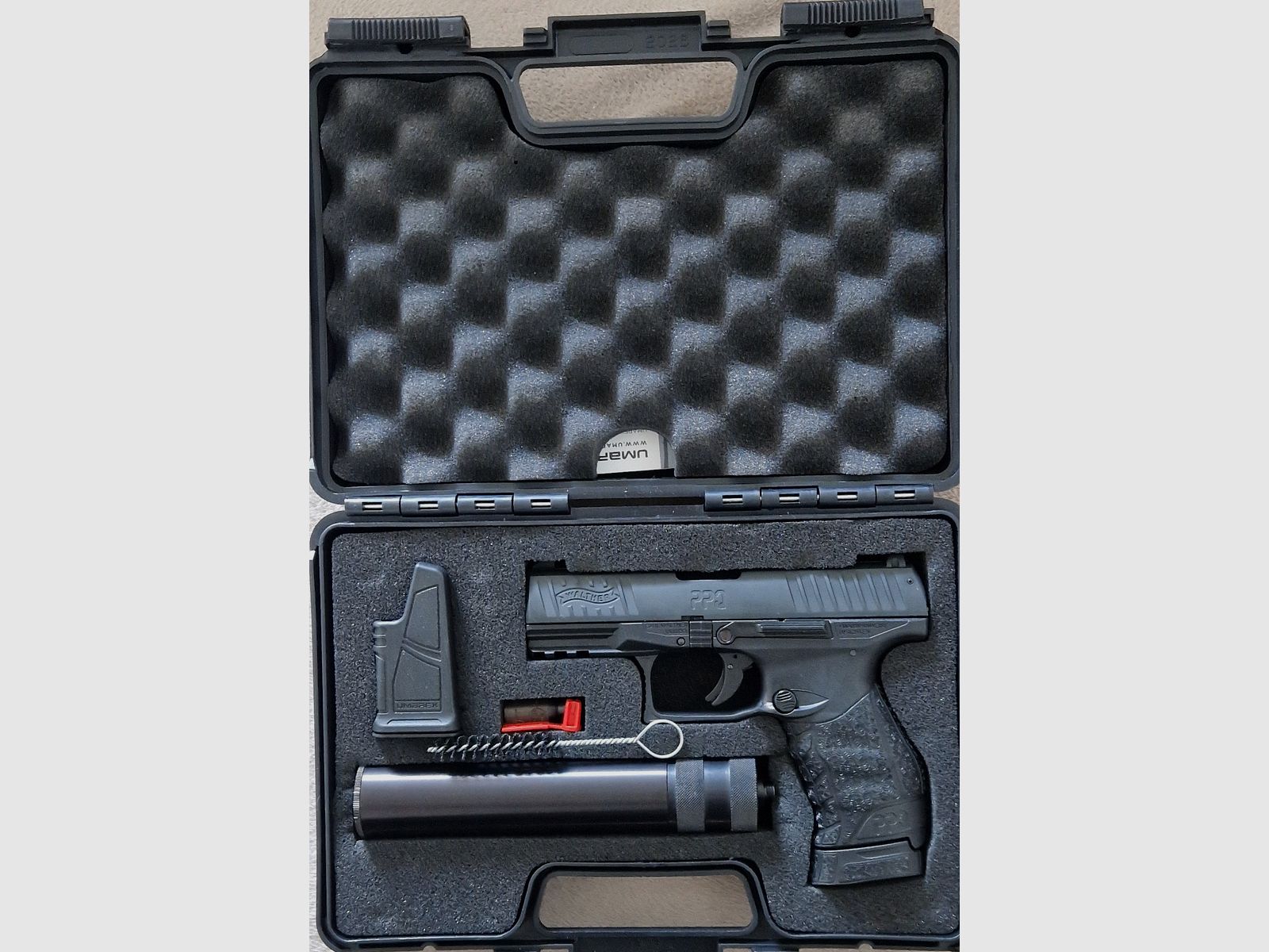 Pistola a salve PPQ con silenziatore
