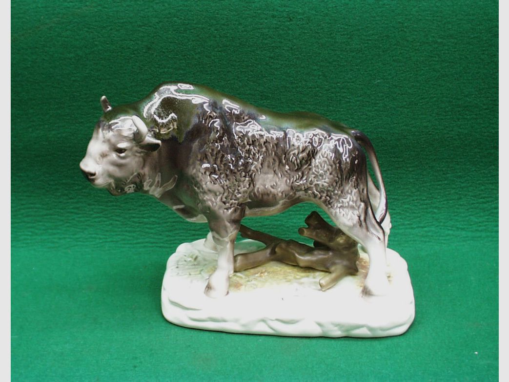 unknown Bison/Buffalo porcelain figure