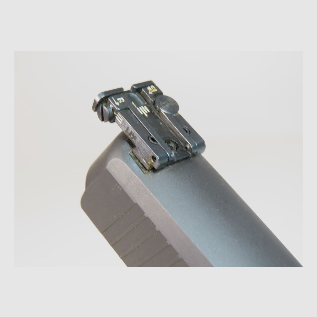 Bella SIG - Sauer P220 con mirino LPA