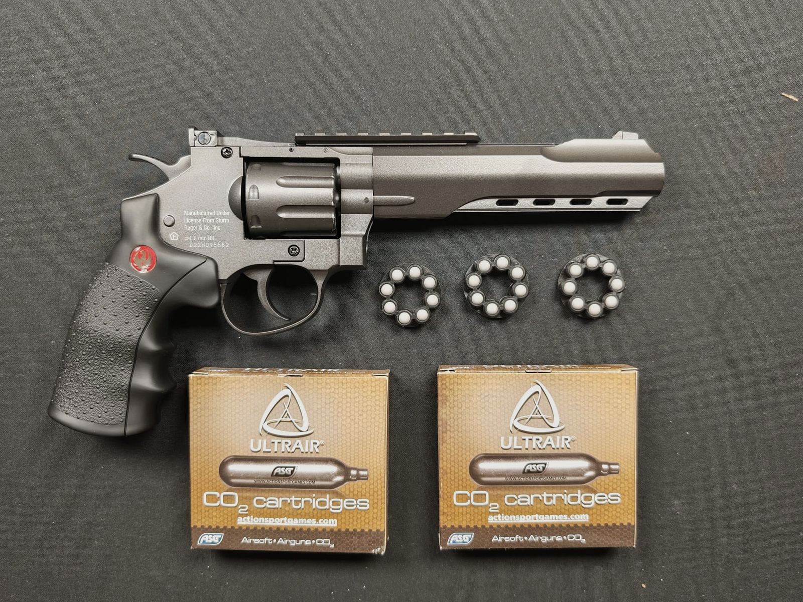 Ruger Airsoft Revolver Super Hawk 6" CO2 like new incl. CO2 cartridges