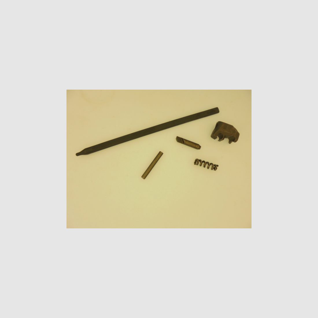 Schlagbolzenextraktor AK74, Bild 1 von 2