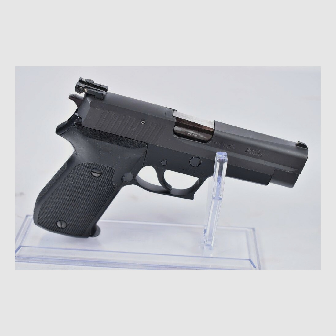 Sig Sauer P220-1