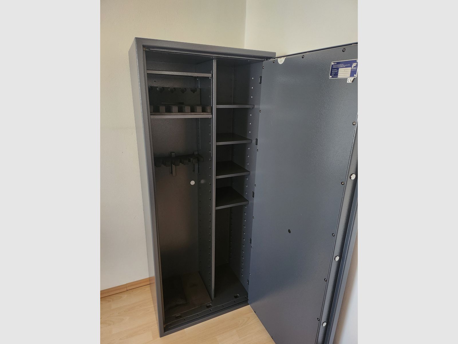 Armadio per armi Gun Safe 1-6 Kombi EN 1143-1 con parte scaffale | Serratura elettronica