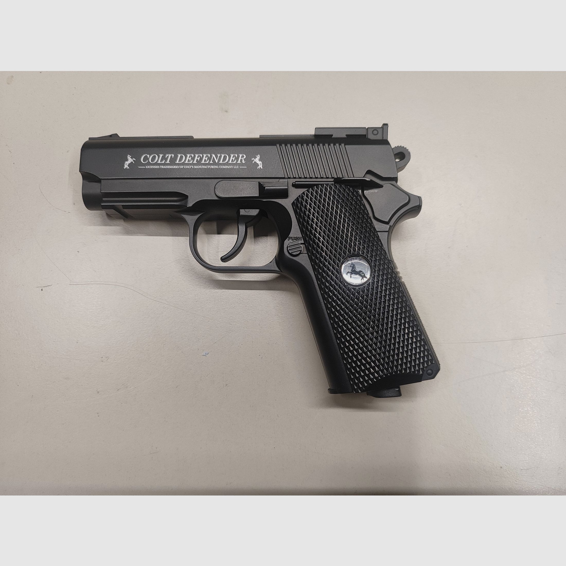 Cold Defender CO2 4,5mm BB Pistole