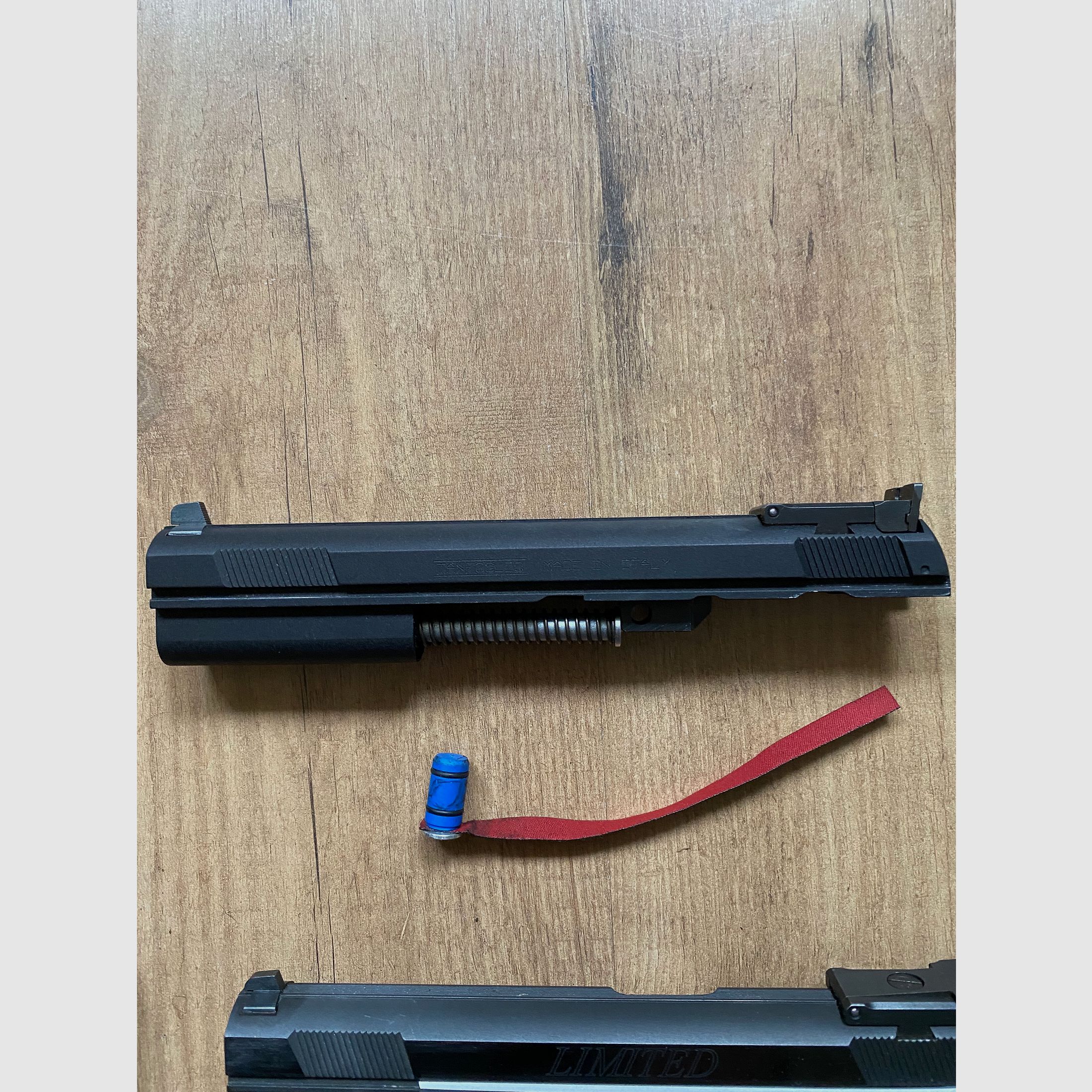 Verkaufe Tanfoglio Limited 9 mm Luger mit Wechselsystem .22 lfb inkl. Munition und Schiene für Zielfernrohr