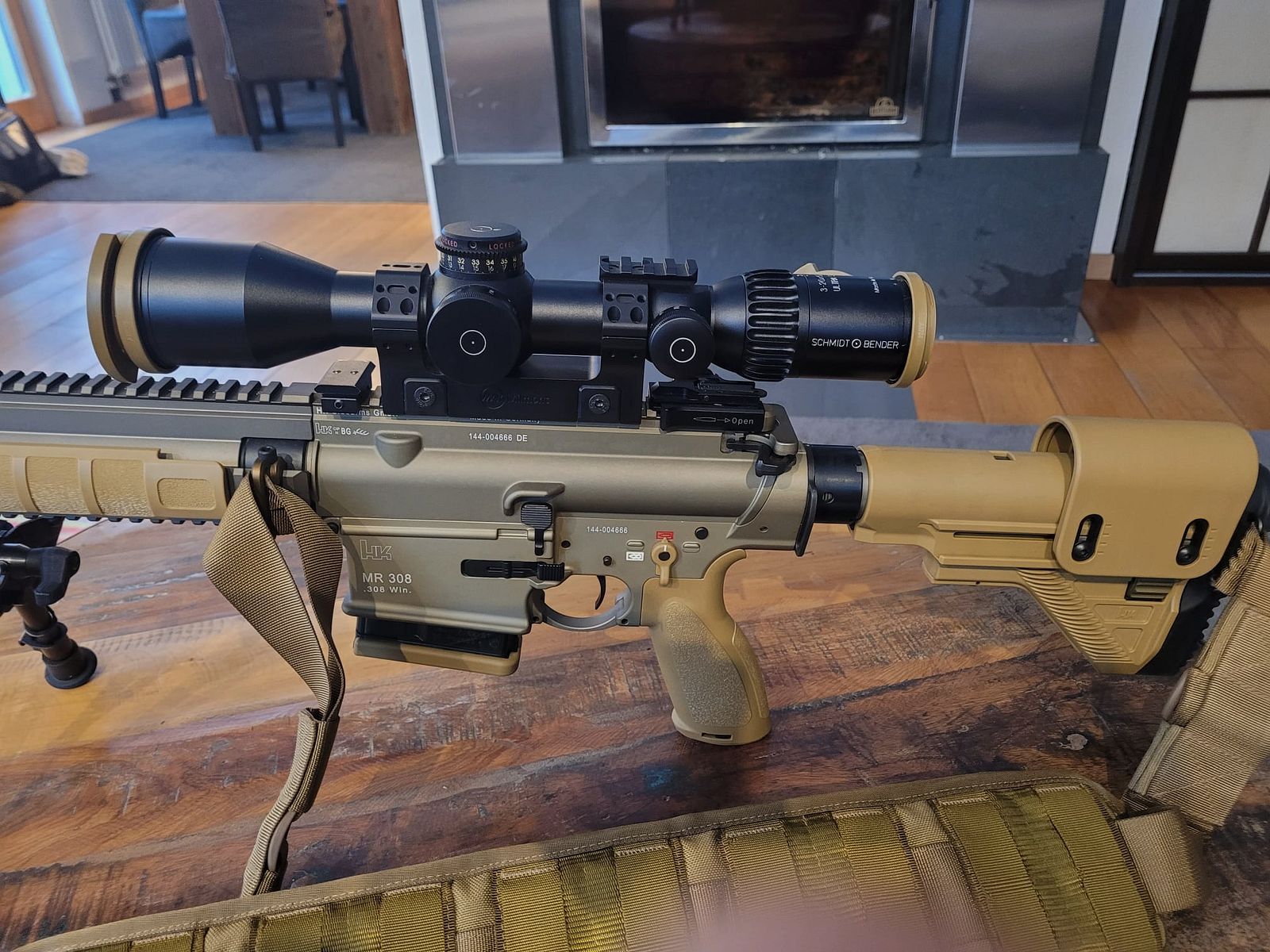 H&K Selbstladebüchse Mod. MR308A3 (RAL8000) 20 mit Anbauteilen G28 10 Schuss Magazin und Schmidt & Bender 3-20x50 PMII Ultra Short & div. Zubehörteile