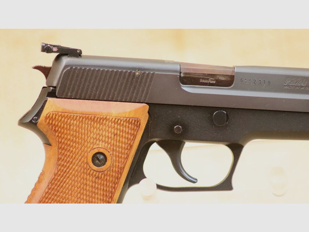 SIG Sauer P220 9mm Luger