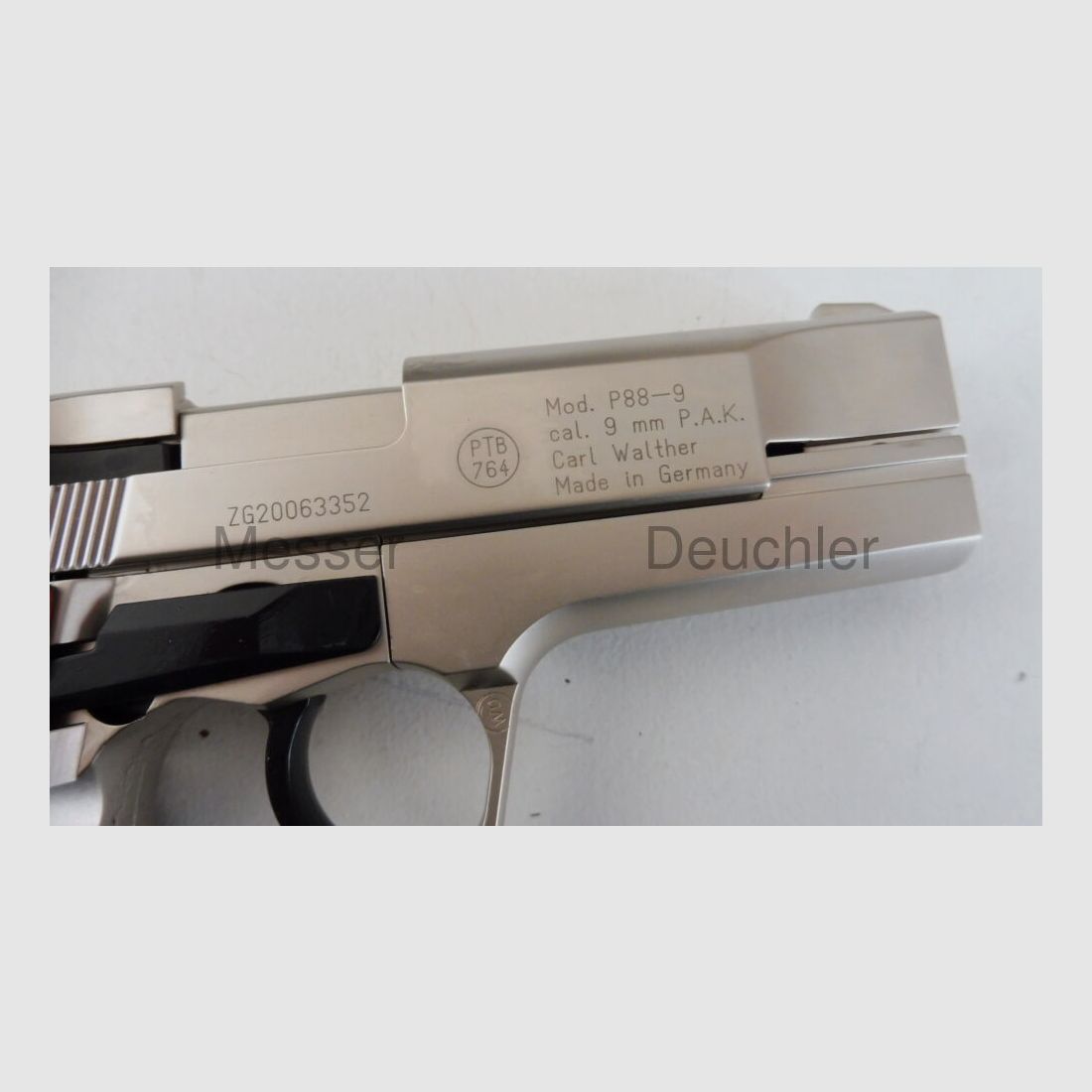 Walther P88 vernickelt/Holzgriffschalen