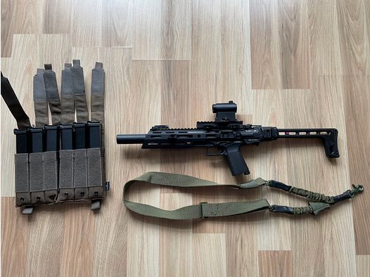 Airsoft G&G SMC9 with sight and a total of 6 magazines.