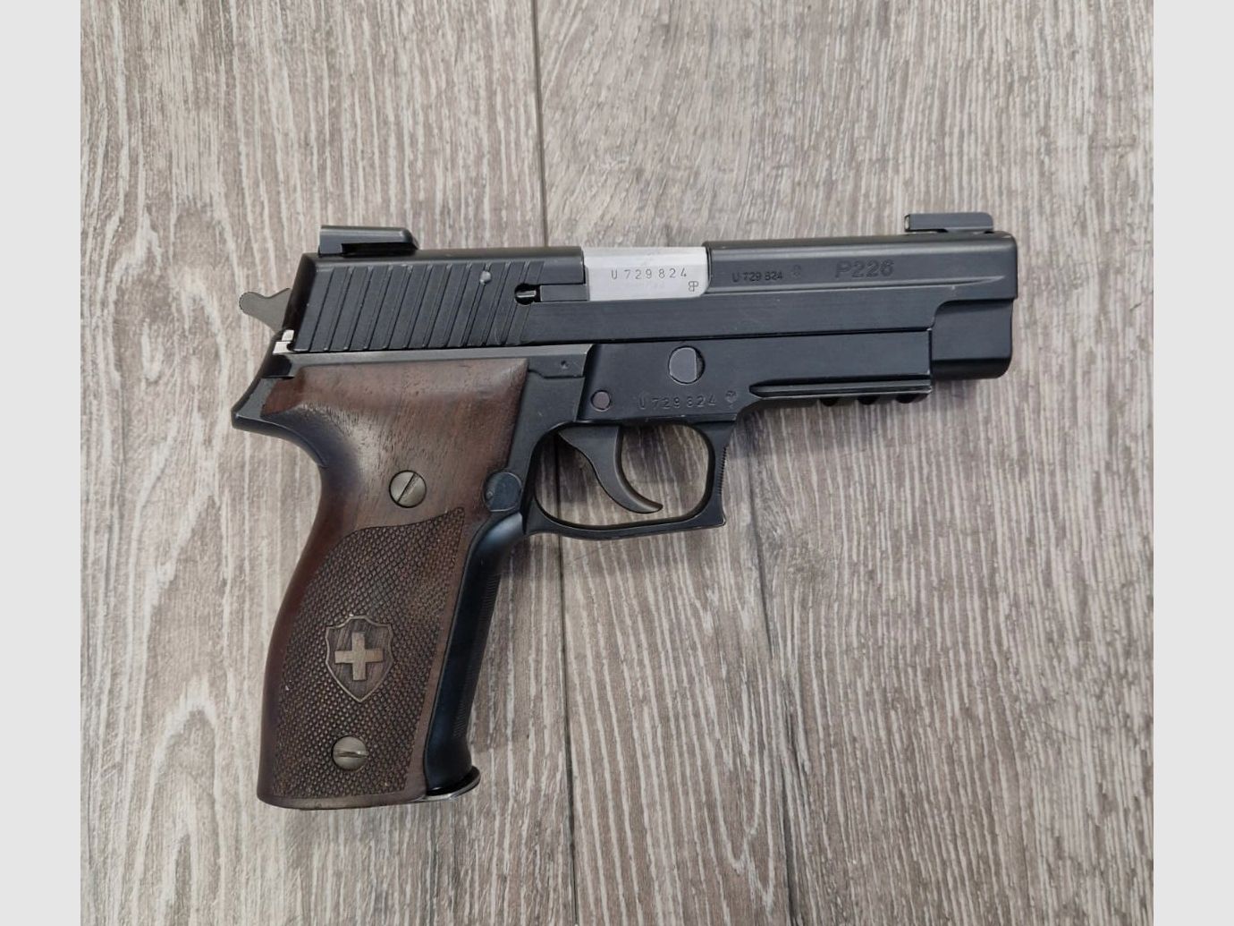 P226, Bild 1 von 3