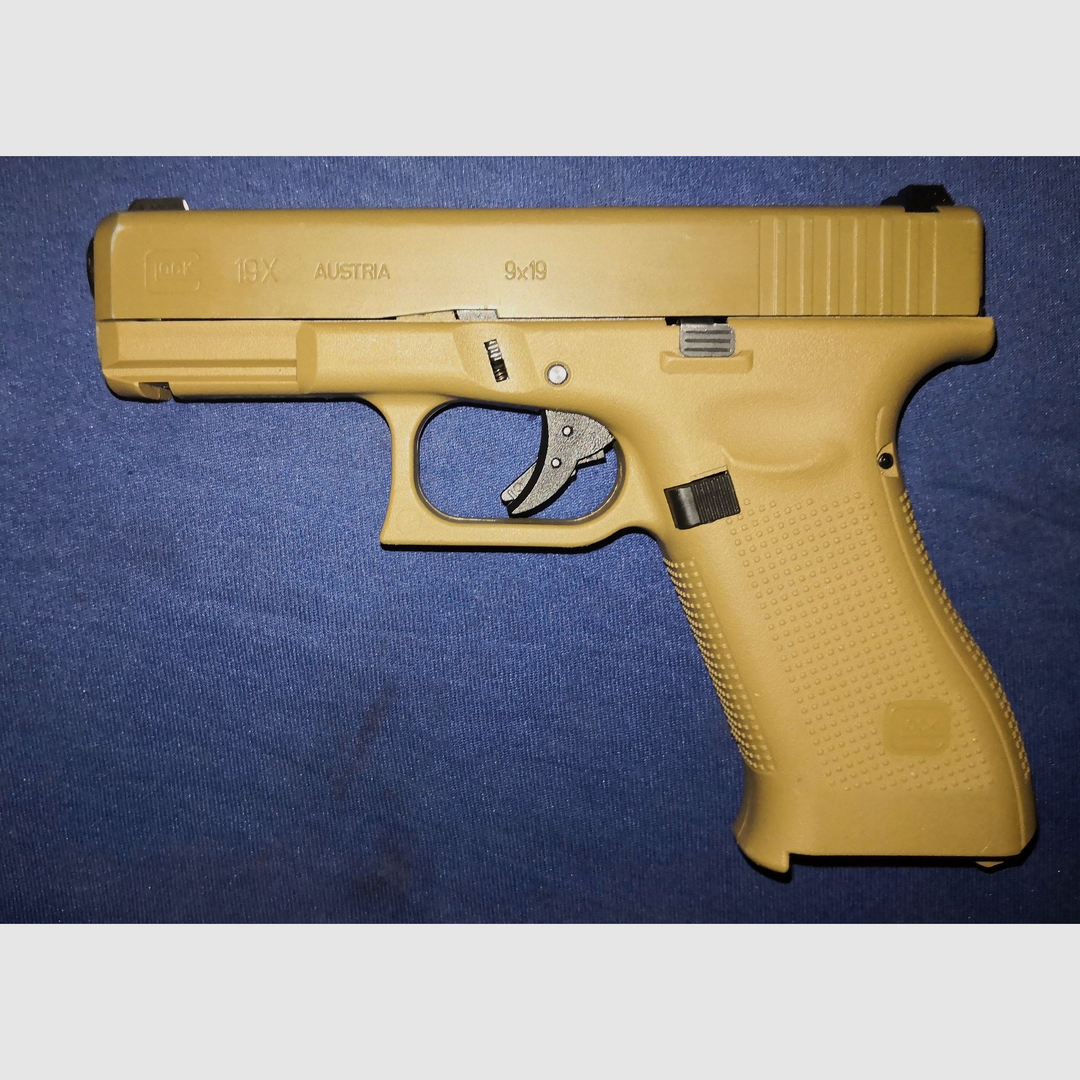 Glock 19X Airsoft with metal slide GBB 6mm BB Coyote Tan softair gas version with 2 magazines