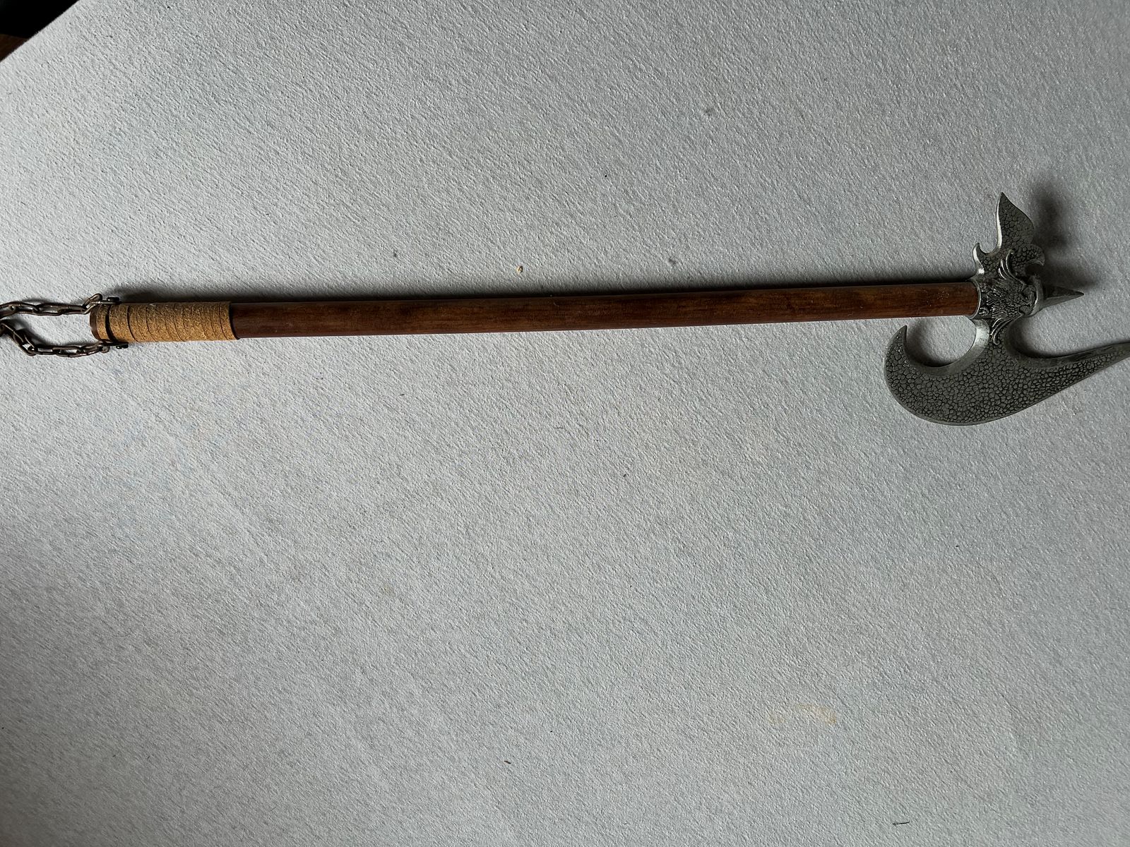 Grande collezione di armi decorative – spade, pistole a pietra focaia, fucili ad avancarica, alabarda, martello da guerra – liquidazione della collezione