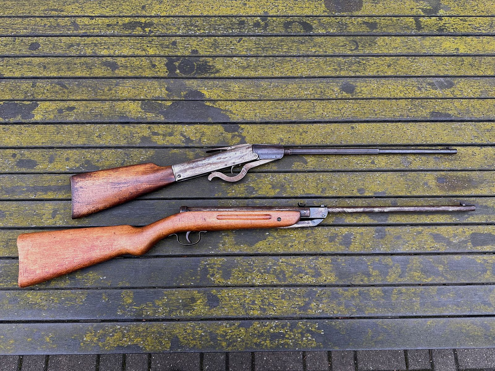 2 pièces de vieux fusil à air comprimé Knicker Diana 25 RDA et avant 1945 D.R.G.M. provenant d'une succession