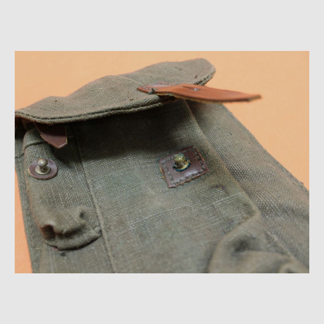 USSR SURPLUS Kalashnikov AKM: Magazine pouch USSR green for 3 pieces of 30-round magazines. (SURPLUS like new / slight storage marks)