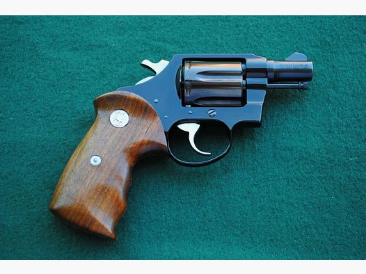 Colt Cobra edición especial, martillo y gatillo pulidos, empuñaduras de combate