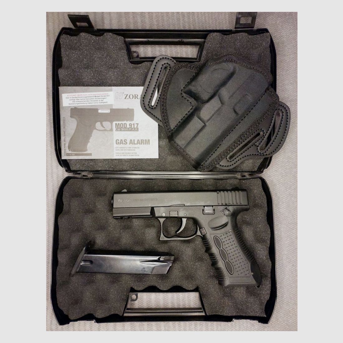 Zoraki 917 pistolet d'alarme 9 mm P.A.K. (PTB 1023) avec un nouvel étui en Cordura First Strike sur mesure.