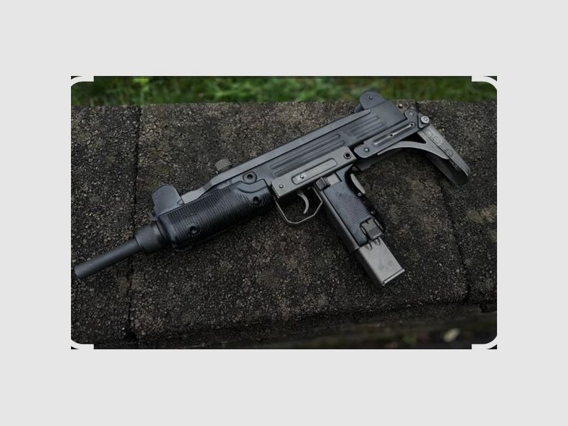 SUCHE Dekowaffe Uzi
