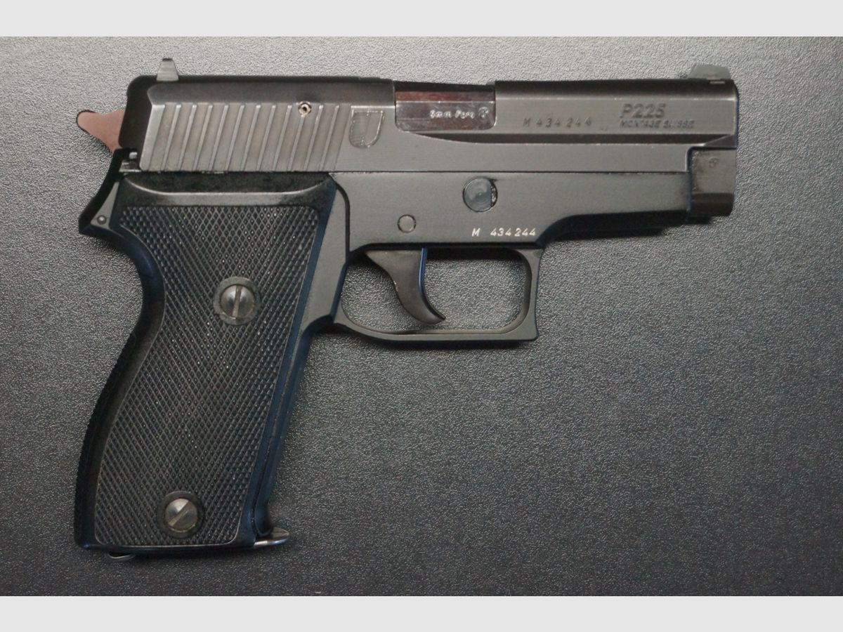 Sig Sauer P225, image 1 of 5
