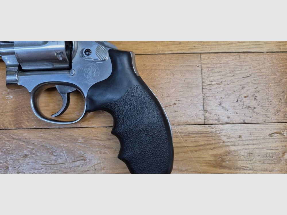 Très bon revolver Smith & Wesson – Modèle 686-4 – Calibre 357Magnum / 38 Spécial – Six coups – 2 jeux de plaquettes – Très bonne mécanique – canon 5 pouces miroir avec de belles rayures – Arme d&rsquo;occasion en BE+, image 17 sur 19