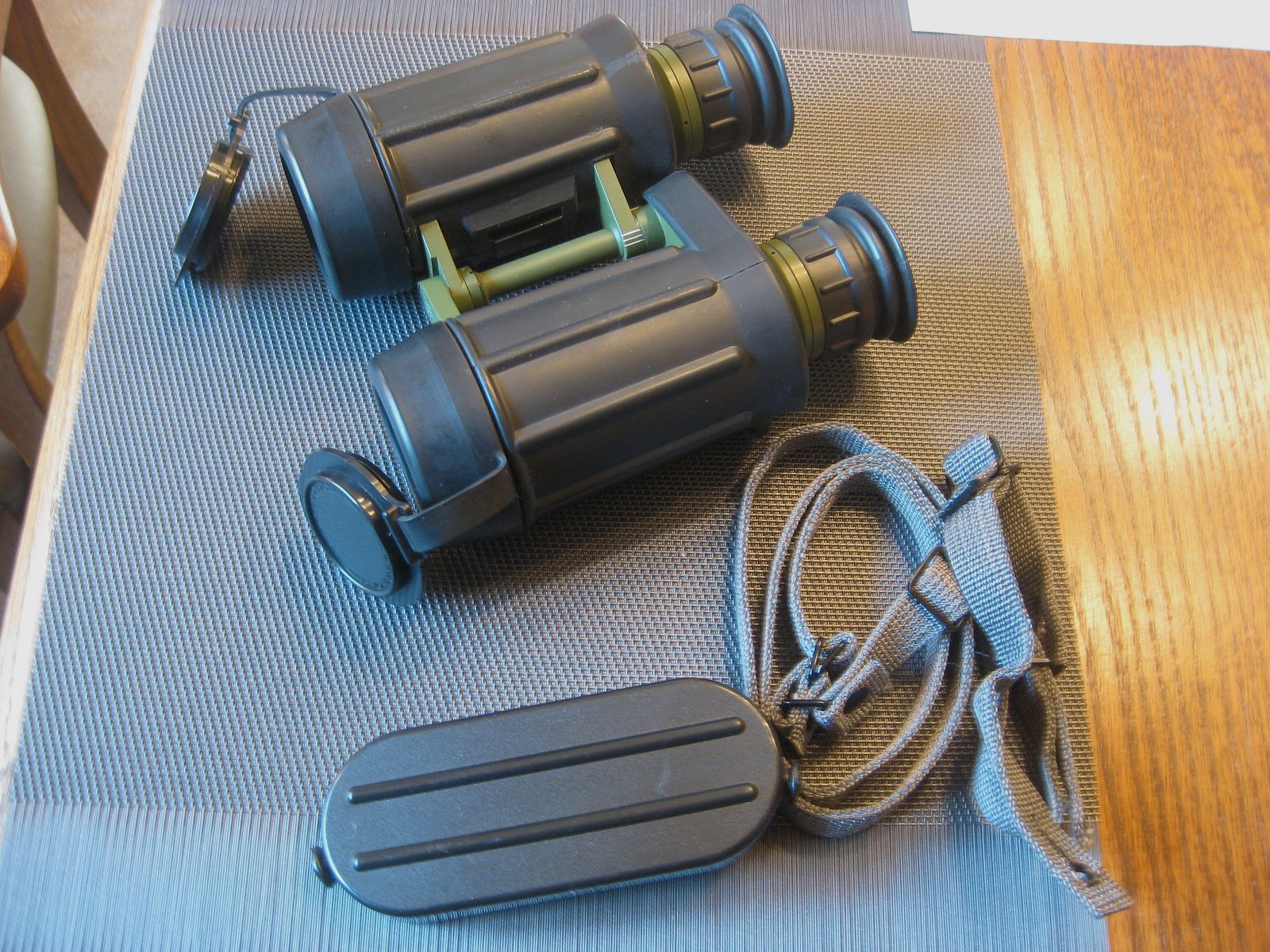 AUFGEPASST AFRIKA-ALASKA-KANADA und TRADITIONS-JÄGER sowie SAMMLER !! Angeboten wird "DAS" LEGENDÄRE CARL ZEISS Jena EDF 7x40 B/GA in der sehr seltenen ZIVILAUSFÜHRUNG !!! Kein Swarovski-LEICA-IOR-STEINER-Blaser-MINOX-SAUER !!