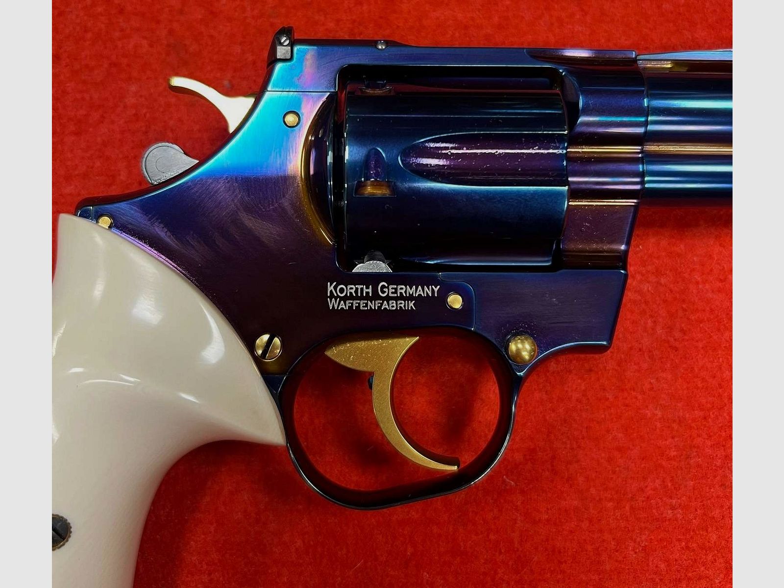 Korth Revolver Classic Glossy Blue Plasma 3″ Kal.357 Magnum, afbeelding 10 van 16