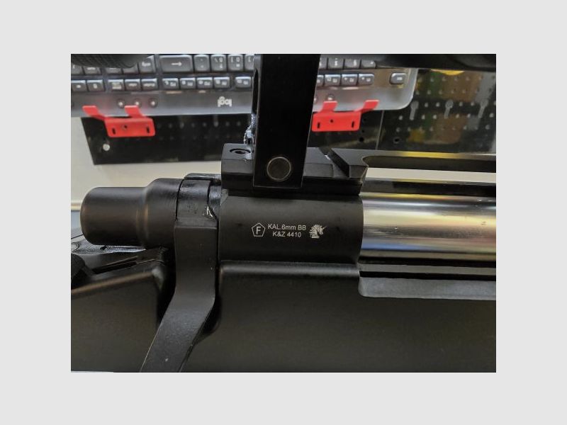 Well M40A5 (MB4416D) Feder-Repetiergewehr mit Zweibein und Zielfernrohr 6mm BB Airsoft