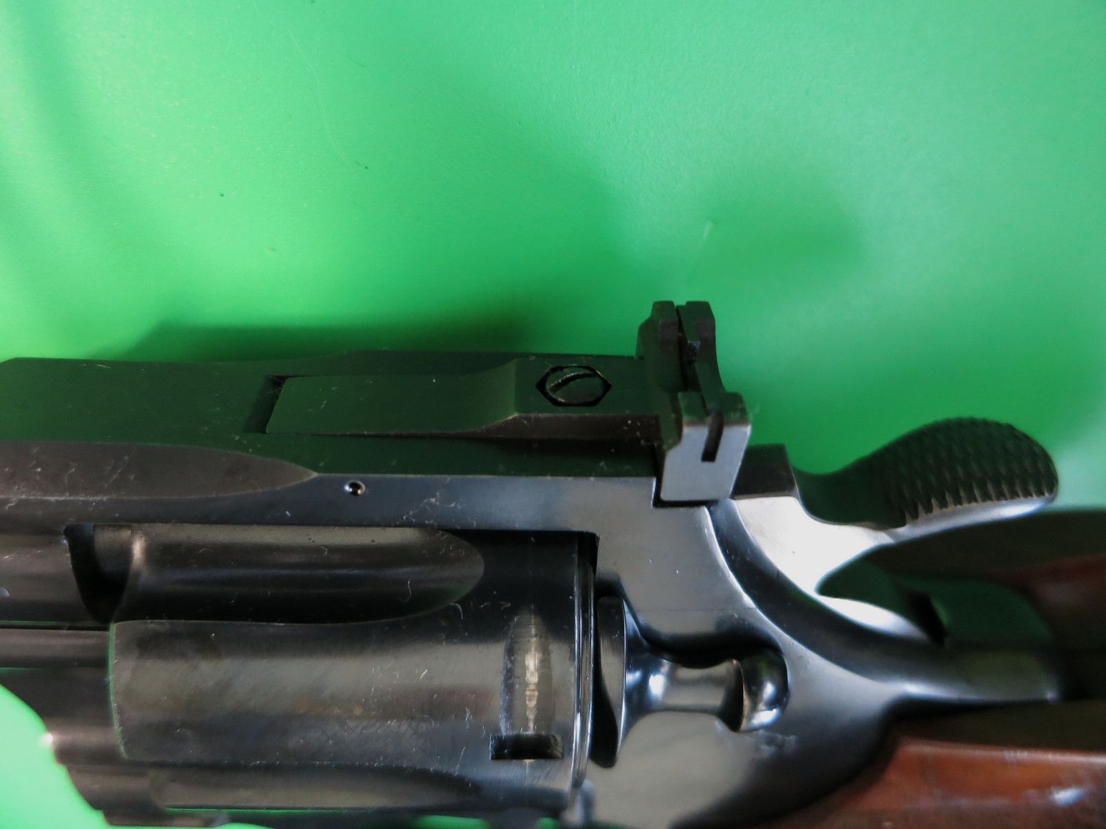 Revolver COLT Officer's Model Match, Vijfde uitgave van de serie in .22lr, Sportgreep #2