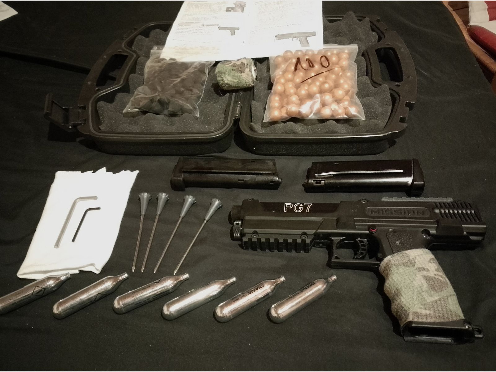 Ähnlich Tippmann Tipx Pg7 Mission Markierer .68 Zubehör Tuning  Paintballs Cal 68 Set 2 Magazine co2 Koffer Nagelgeschosse Rubberballs 