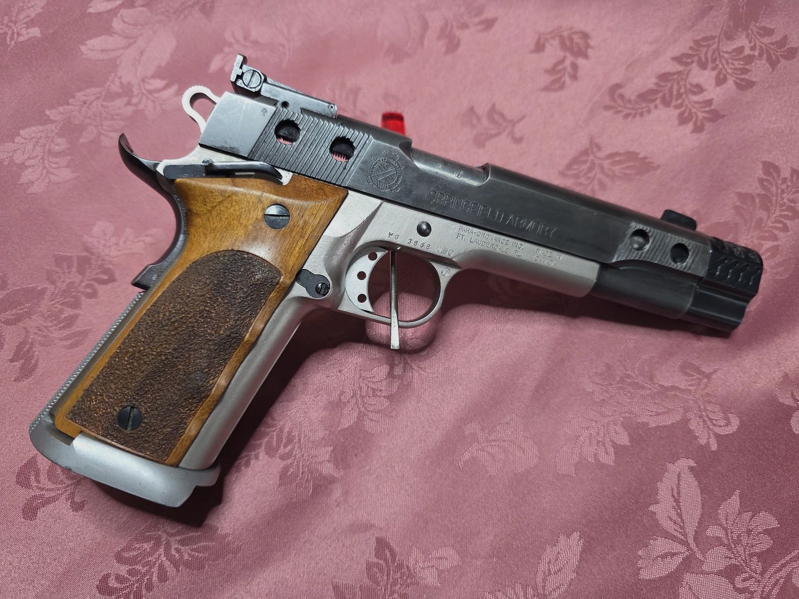 Pistola 45.ACP Duotone Para Ordnance/Springfiled con 2 cargadores y empuñaduras intercambiables