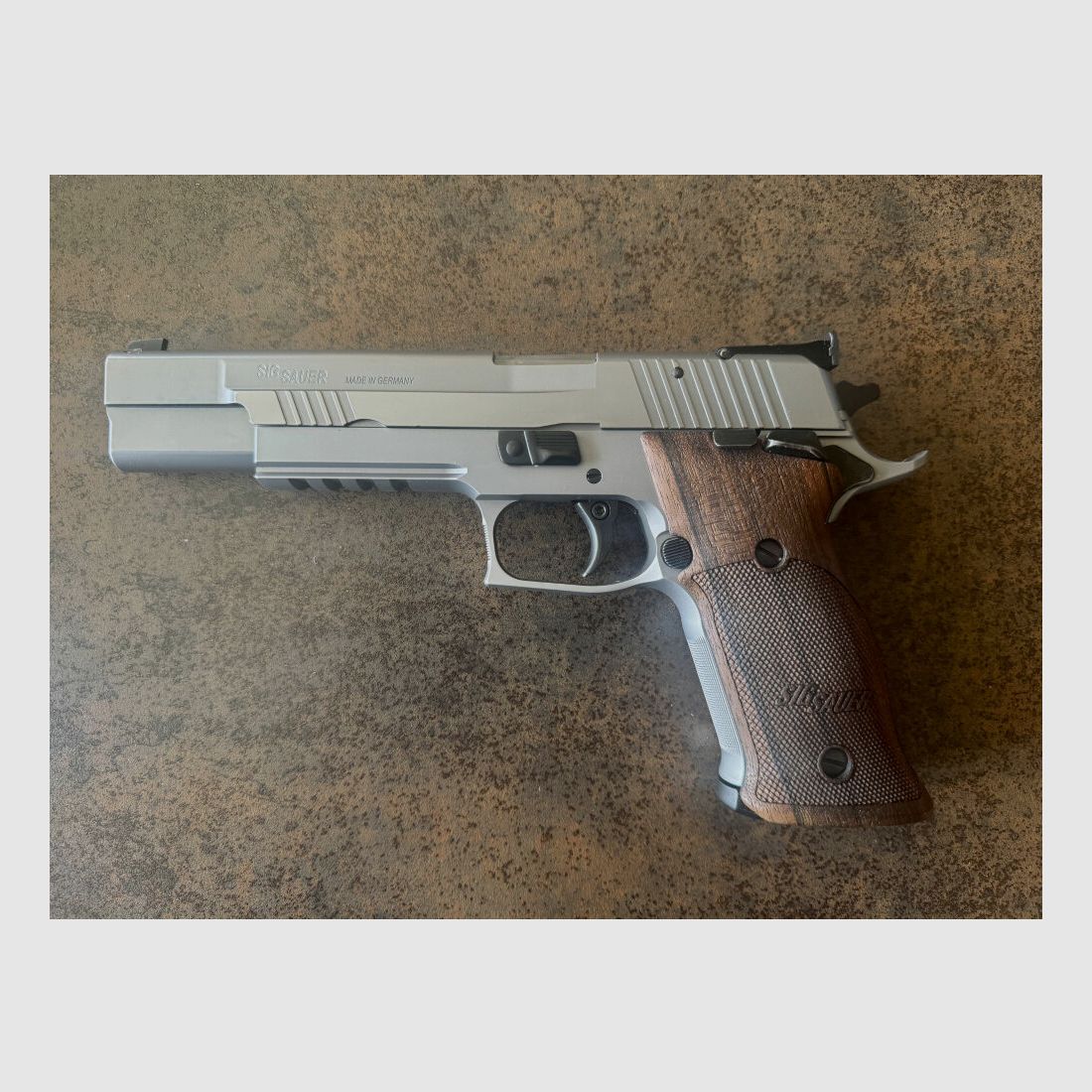 SIG Sauer P220 X-SIX .45Auto