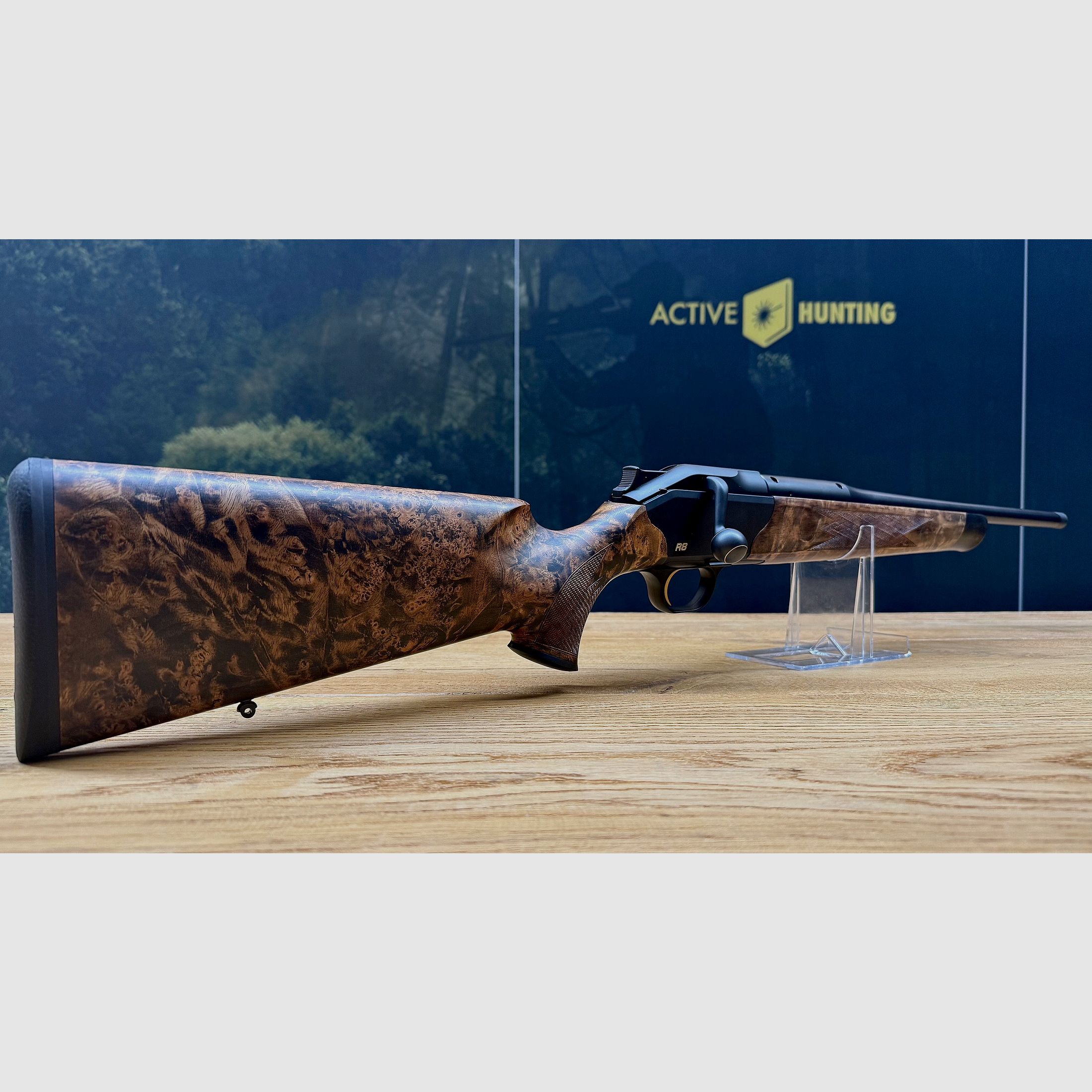 Blaser R8 Custom Schaftholz HK 9-10 / mit vielen Goldelementen / Standardkaliber nach Wahl / TRAUMWAFFE