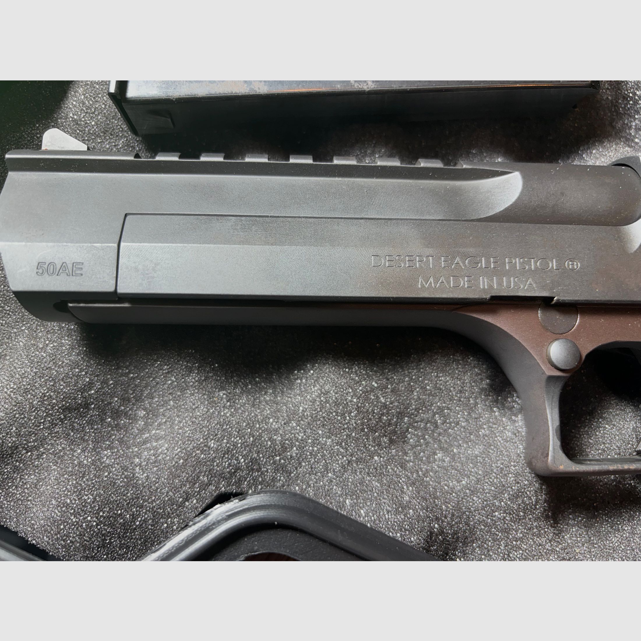 Magnum Research/IMI Desert Eagle Mark XIX .50AE inkl. Wechsellauf .44mag