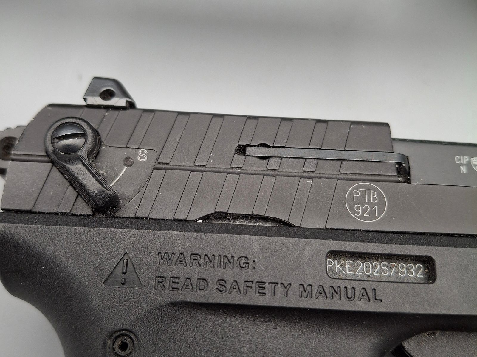 Biete eine Walther PK 380 PAK