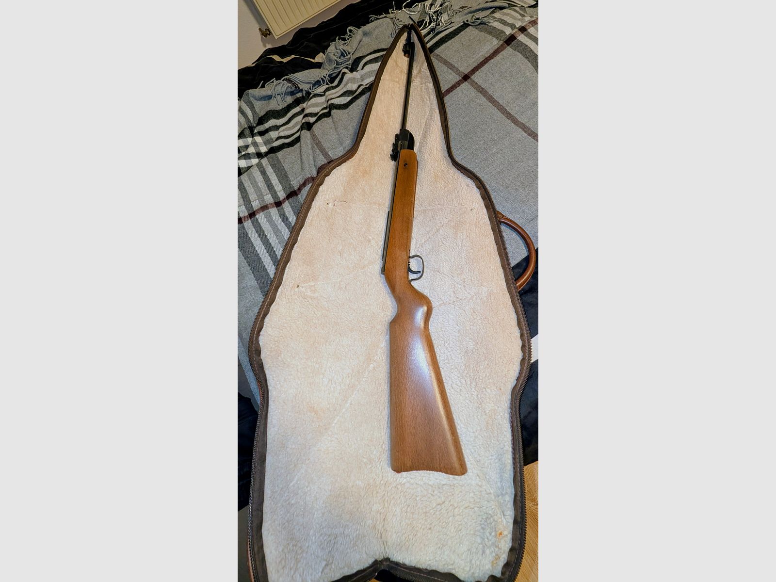 Collector's set: Diana Mod. 27 air rifle (with F mark) + Diana 4x15 scope & Winchester case (rare) like new condition with real leather.