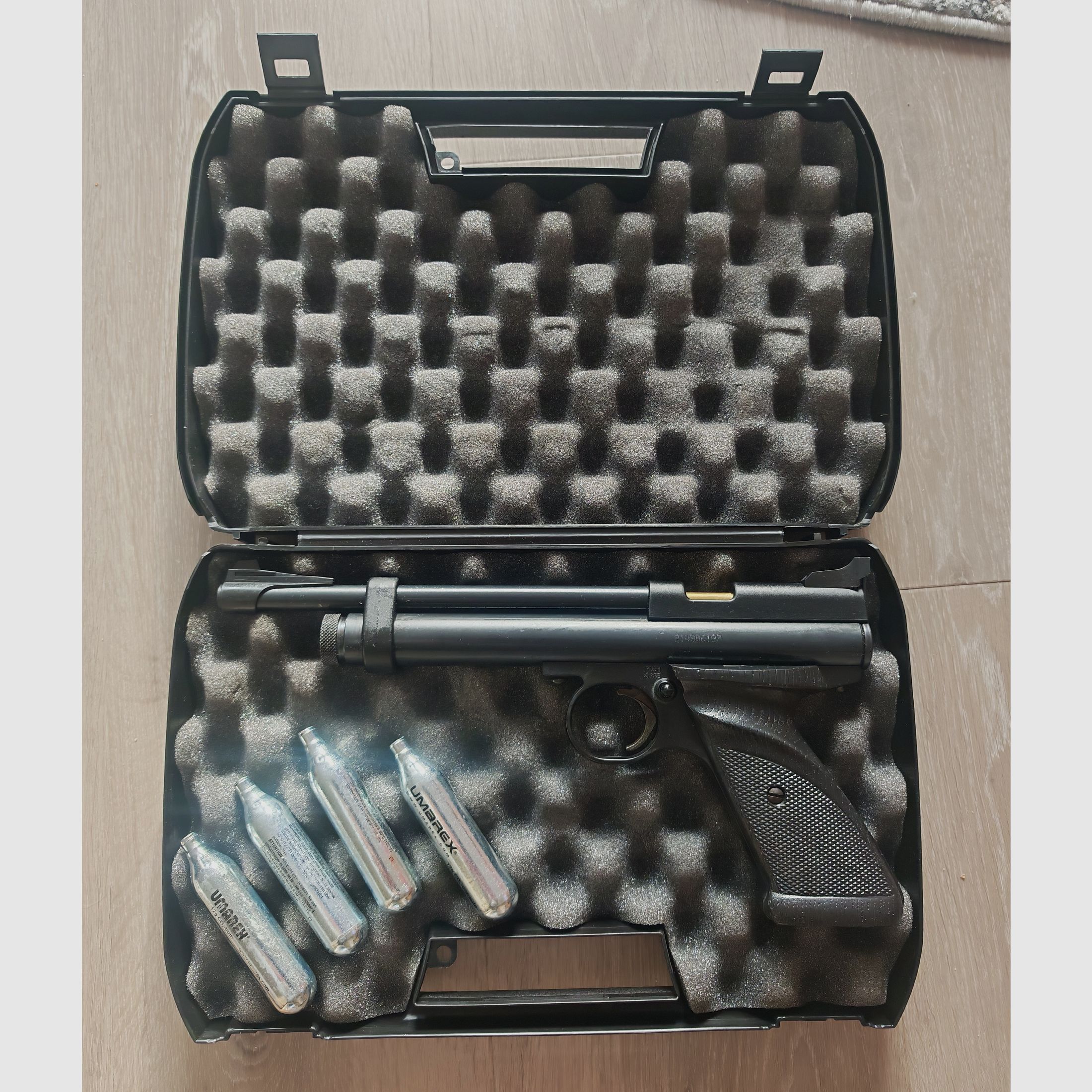 Crosman 2240, 5,5mm, mallette, comme neuf.