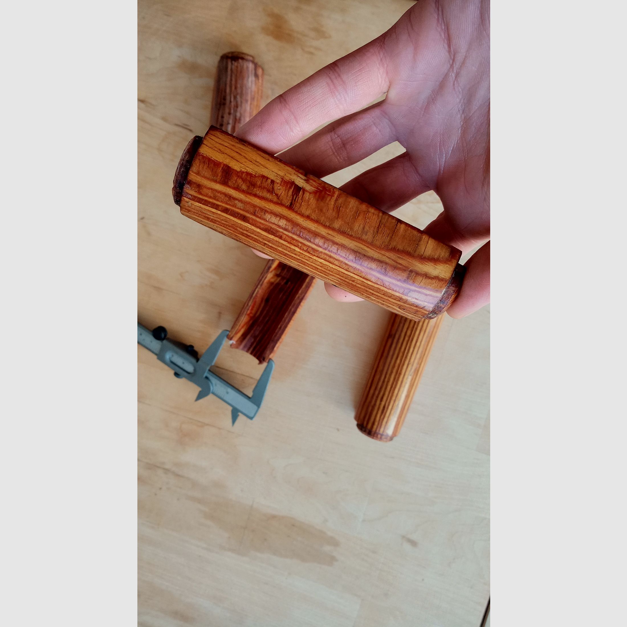Originale guanti superiori Dong AK rumeni (molto larghi) / Legno laminato robusto perfetto per il pene di asino rumeno (Uluc) o guanti RPK