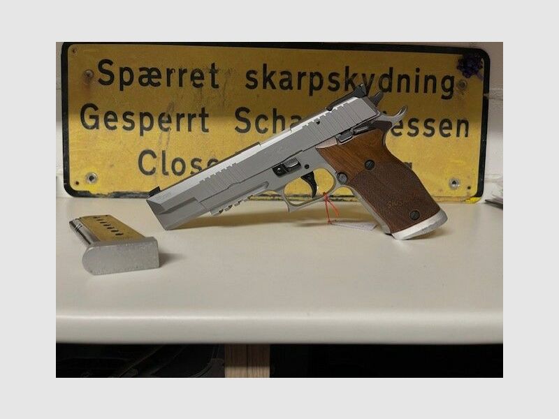 Sig Sauer P220 X-Six Classic