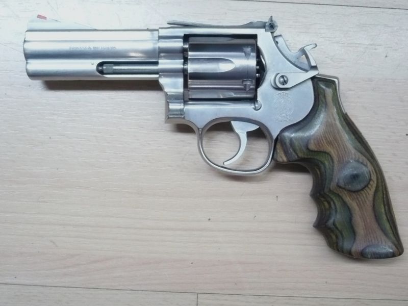 1 Revolver Smith & Wesson Mod. 686-3, Kal. .357Mag