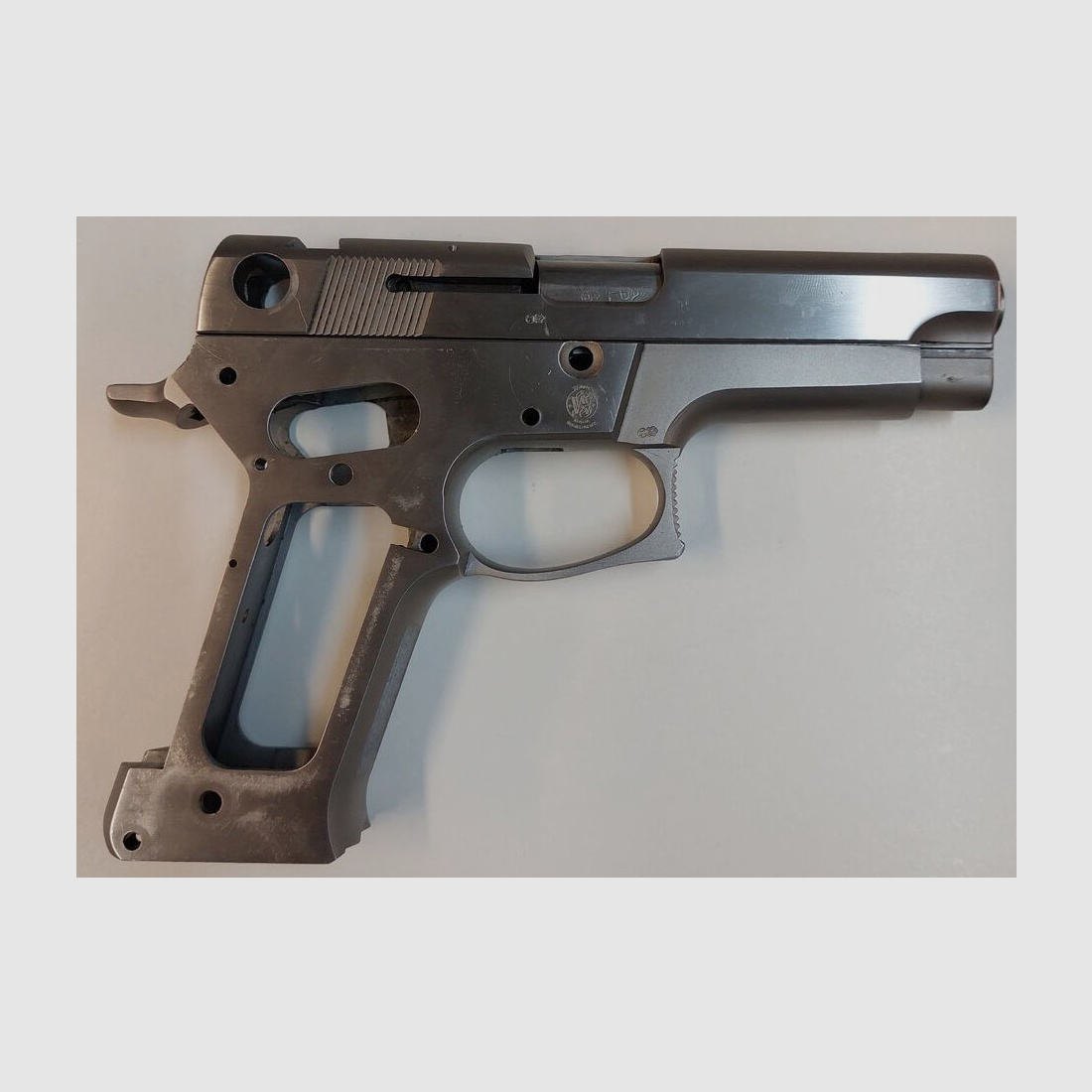 Pistola defectuosa Smith & Wesson Mod.659 en calibre 9x19 (Compuesta por cañón, cierre, empuñadura)