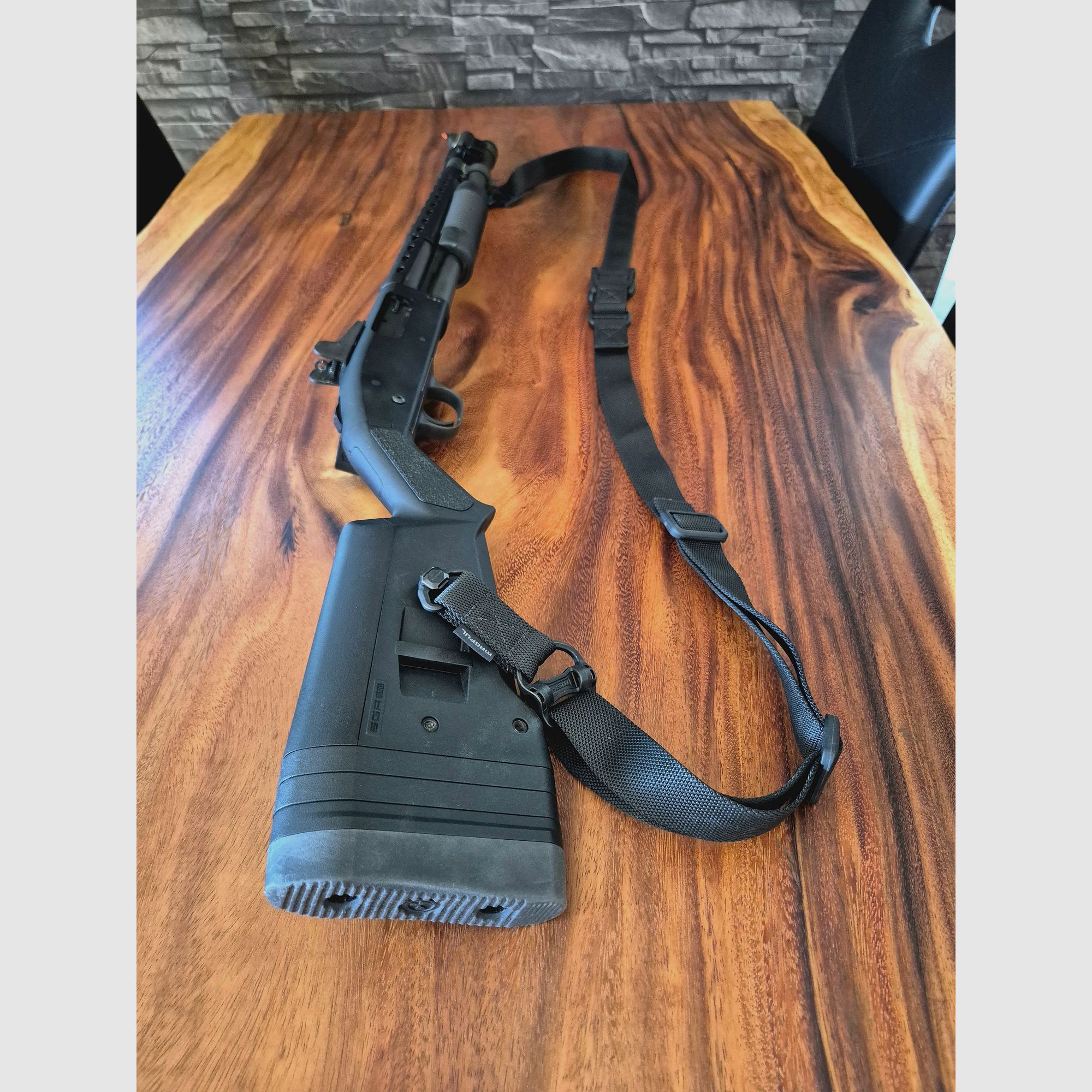 Mossberg M590A1 Ghost Ring Tactical 12/76 Mag. inkl. Magpul Schaft/Sling, Patronenhalter und Laufhitzeschild – Neu und unbenutzt