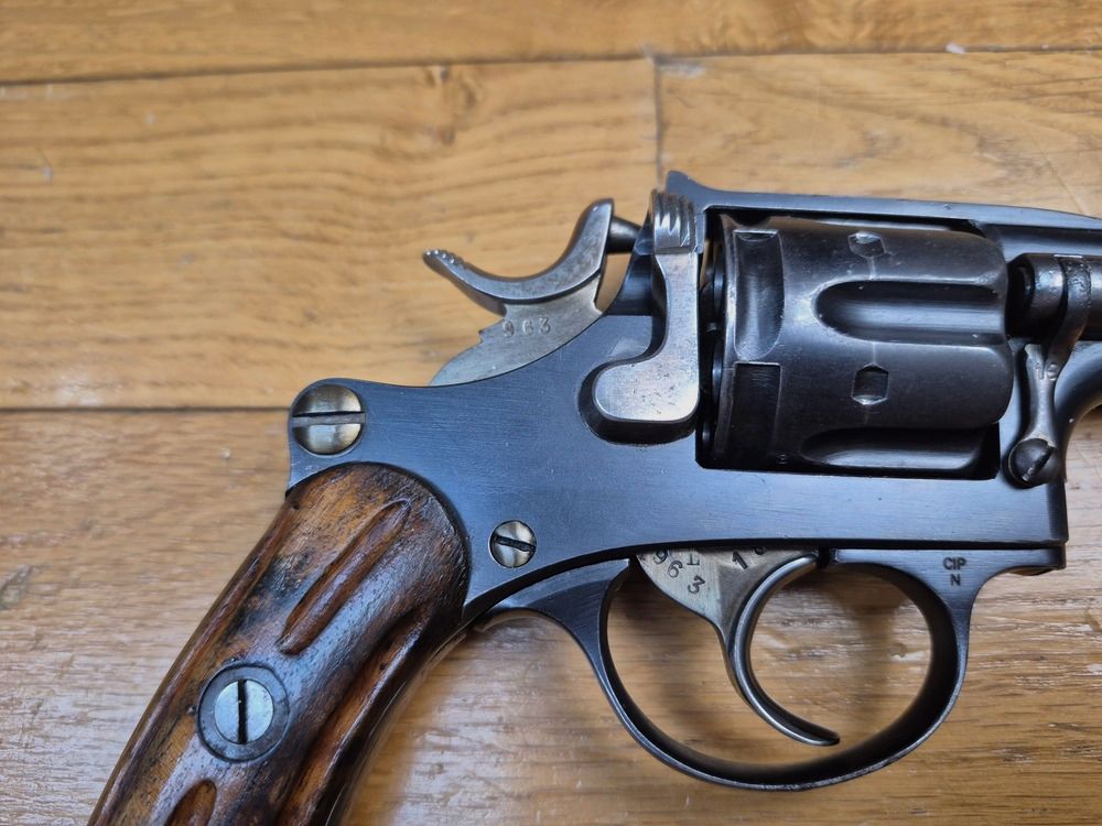 Sehr schöner Schweizer Revolver Modell 1882 (und nicht 1882-29!) – Kal. .7.5 Schweizer – Militärwaffe aus dem Arsenal von Bern – » W+F Bern » – Waffe 2. Art von 1916 – Nur 17.255 Waffen – Sehr guter Zustand und Kategorie D! – TBE, Bild 21 von 25