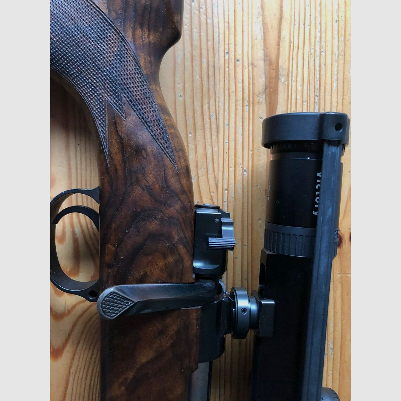 Repetierbüchse Mauser System K98 Kaliber 9,3 x 62 mit Zeiss Diavari M 3-12x56 mit Leuchtpunkt