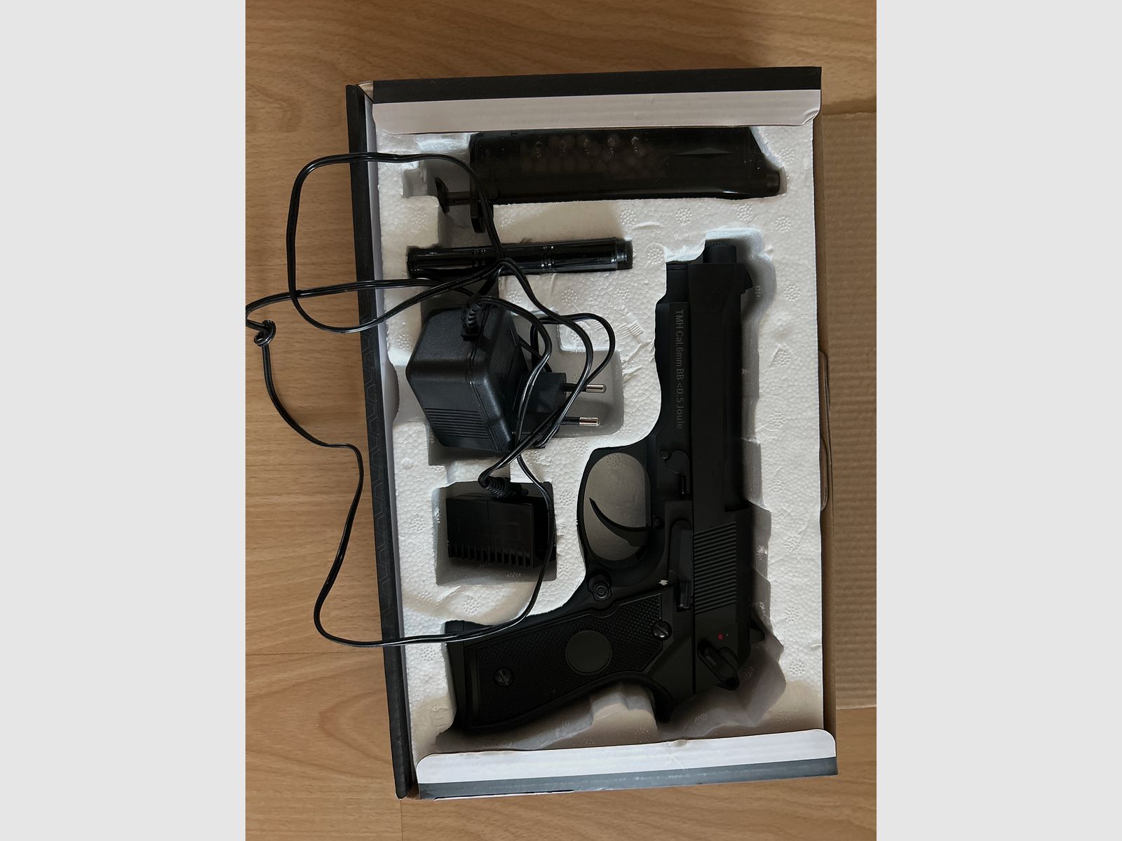 Pistola Airsoft CM. 126