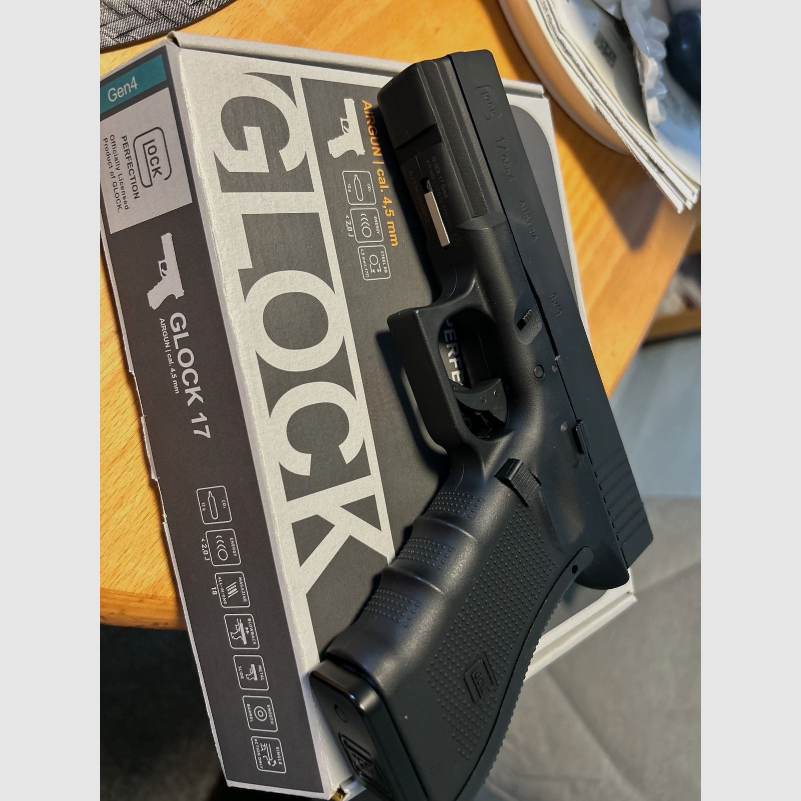 Glock 17 Gen4 Airsoft Co2 BBs